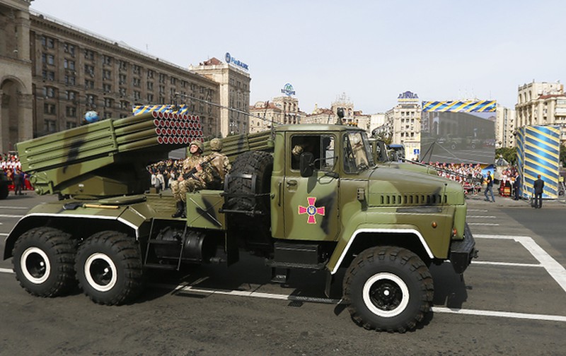 Ảnh: Ukraine diễu binh lấy khí thế trong Ngày Độc lập - ảnh 11