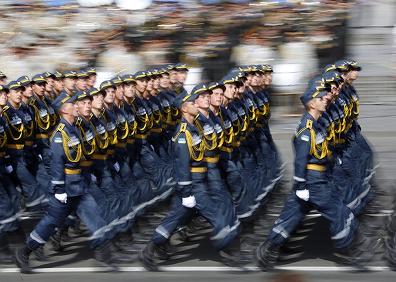 Ảnh: Ukraine diễu binh lấy khí thế trong Ngày Độc lập - ảnh 9