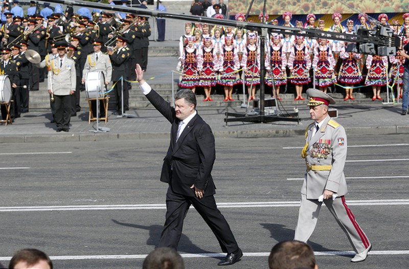 Ảnh: Ukraine diễu binh lấy khí thế trong Ngày Độc lập - ảnh 12