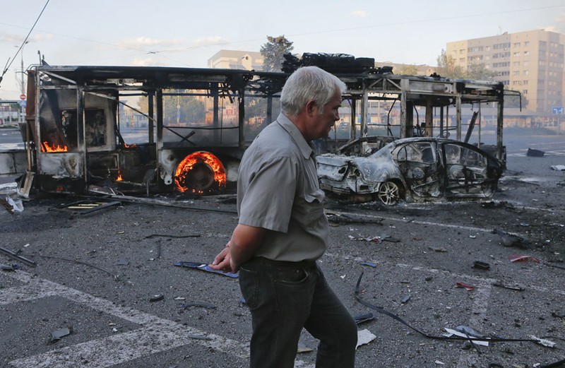 Những hình ảnh rợn người về cuộc chiến ở Donetsk - ảnh 11