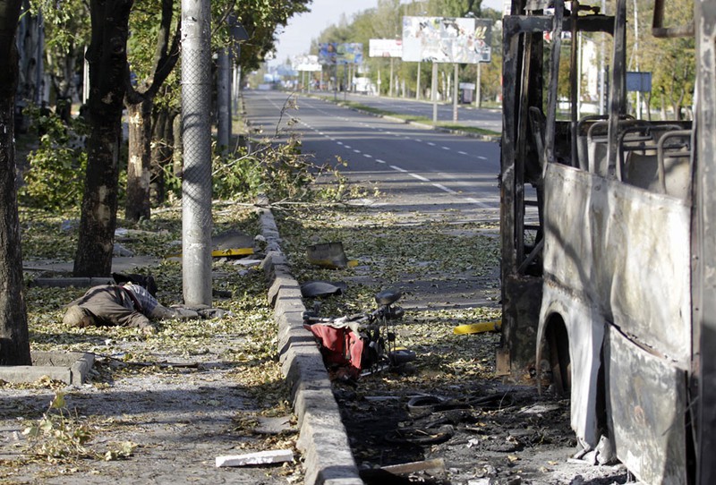 Những hình ảnh rợn người về cuộc chiến ở Donetsk - ảnh 12