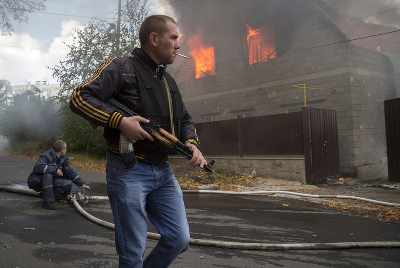 Những hình ảnh rợn người về cuộc chiến ở Donetsk - ảnh 8