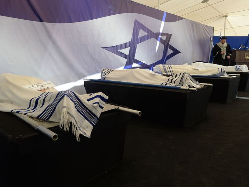 Ảnh: Đau xót lễ tang các nạn nhân vụ thảm sát Paris - ảnh 8