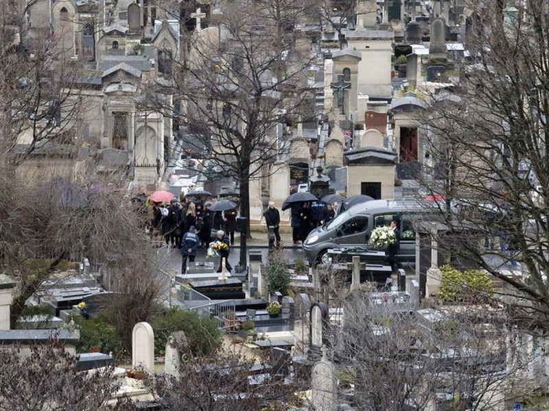 Ảnh: Đau xót lễ tang các nạn nhân vụ thảm sát Paris - ảnh 2