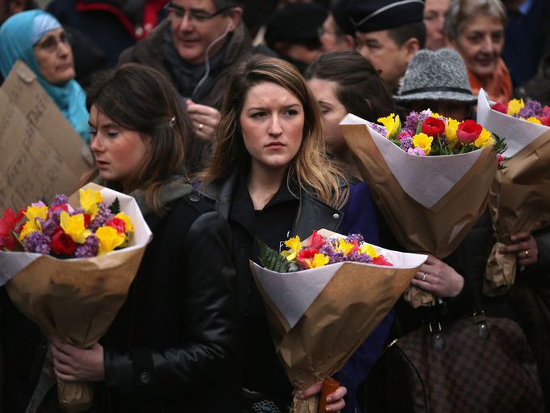Ảnh: Đau xót lễ tang các nạn nhân vụ thảm sát Paris - ảnh 4