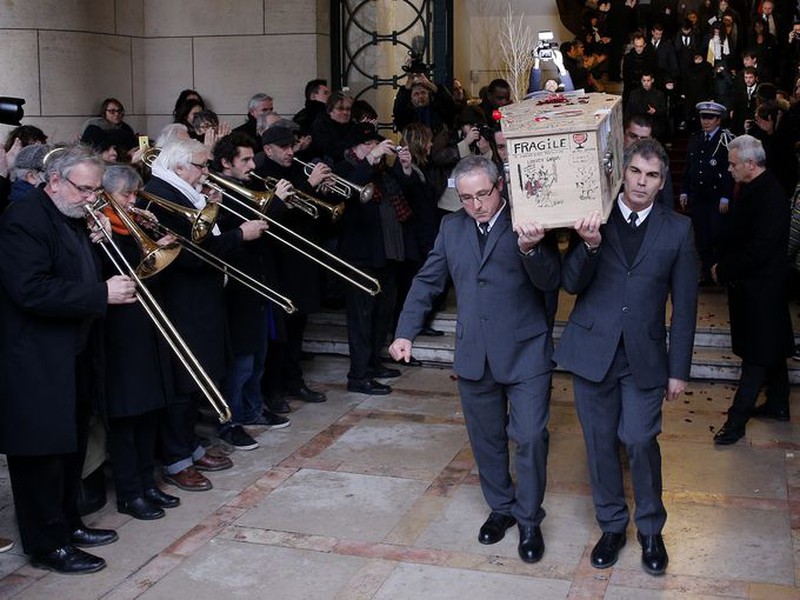 Ảnh: Đau xót lễ tang các nạn nhân vụ thảm sát Paris - ảnh 5