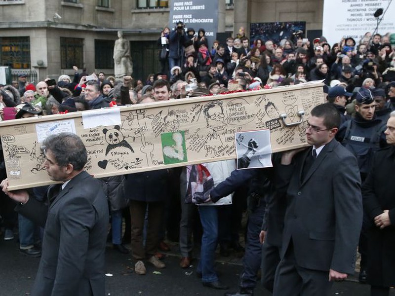 Ảnh: Đau xót lễ tang các nạn nhân vụ thảm sát Paris - ảnh 6