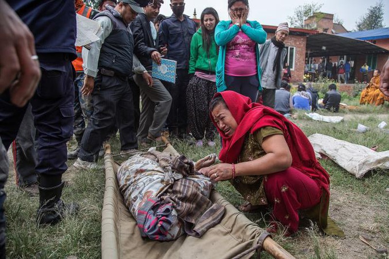 Rớt nước mắt với những hình ảnh Nepal tang thương sau động đất - ảnh 9