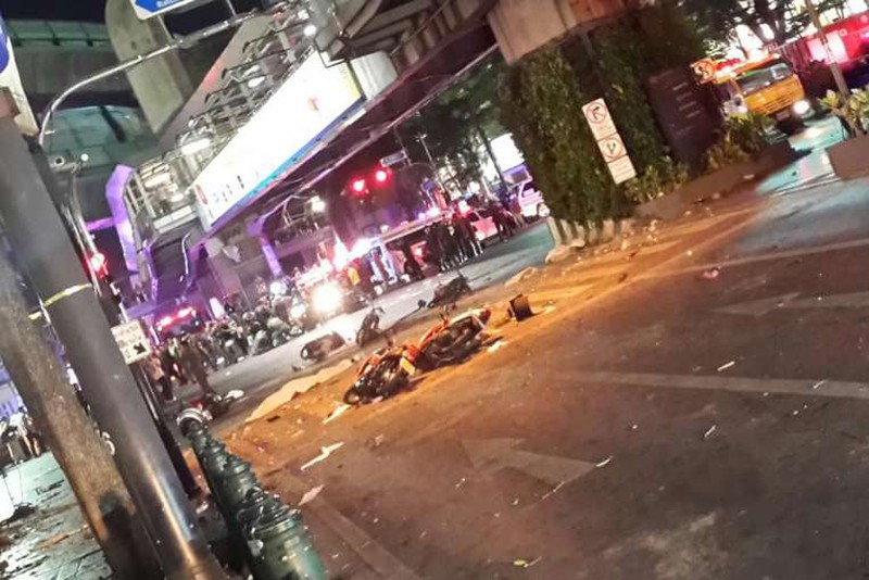 Bom nổ rung chuyển trung tâm Bangkok, 12 người thiệt mạng - ảnh 1