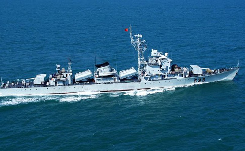 Khám phá ba tàu chiến đang “lượn lờ” trên Biển Đông - ảnh 4