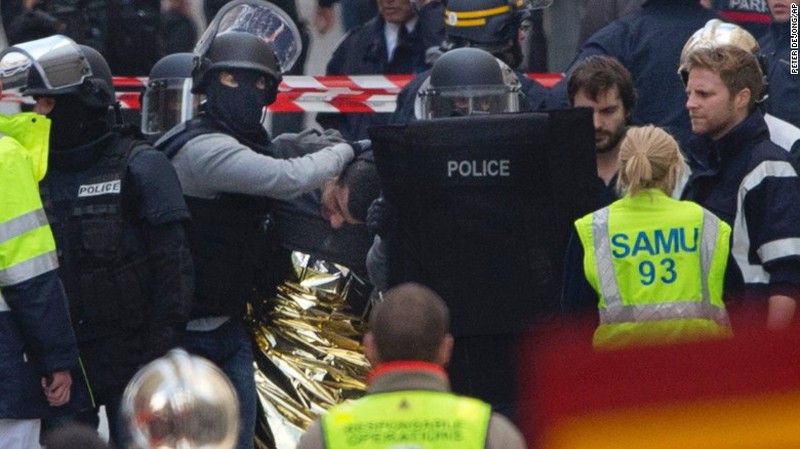 Cận cảnh vụ đột kích “nghẹt thở” của đặc nhiệm Pháp - ảnh 13