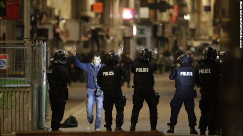 Cận cảnh vụ đột kích “nghẹt thở” của đặc nhiệm Pháp - ảnh 16