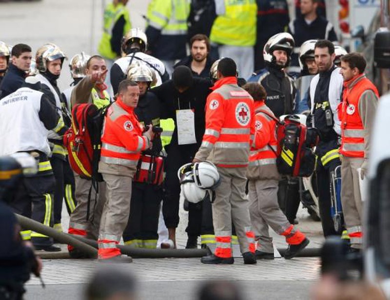 Cận cảnh vụ đột kích “nghẹt thở” của đặc nhiệm Pháp - ảnh 4