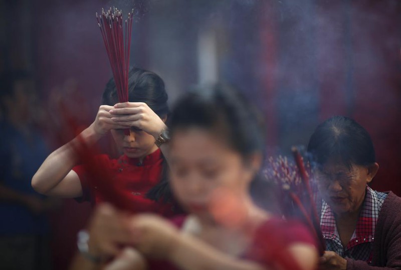 Người dân châu Á làm gì trong dịp Tết Bính Thân 2016? - ảnh 12