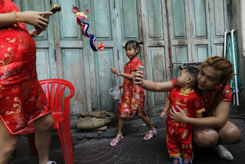 Người dân châu Á làm gì trong dịp Tết Bính Thân 2016? - ảnh 6