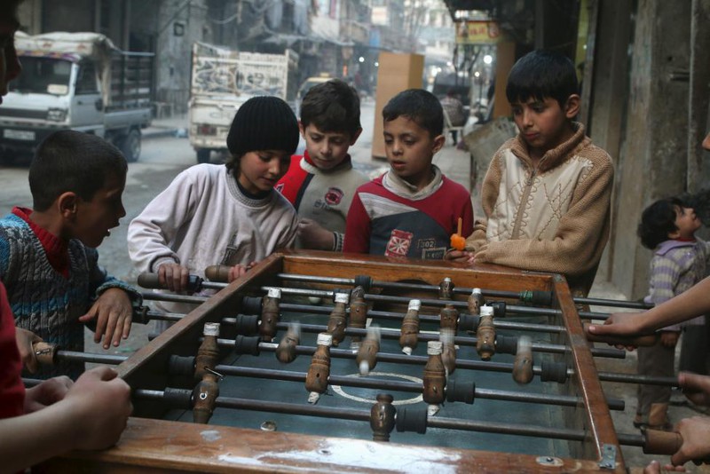 Người dân Syria sống như thế nào dưới làn đạn ở Aleppo? - ảnh 10