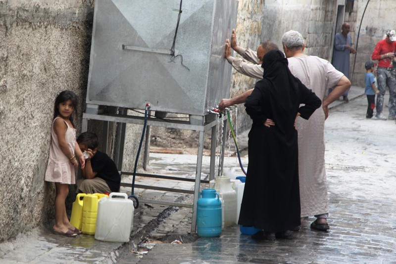 Người dân Syria sống như thế nào dưới làn đạn ở Aleppo? - ảnh 11