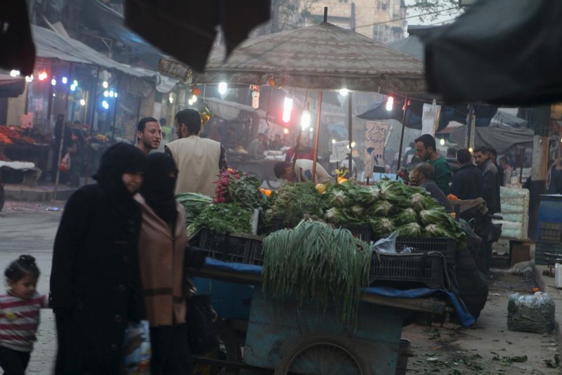 Người dân Syria sống như thế nào dưới làn đạn ở Aleppo? - ảnh 5