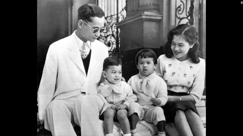 Cuộc đời nhà vua Thái Lan Bhumibol Adulyadej qua ảnh - ảnh 4