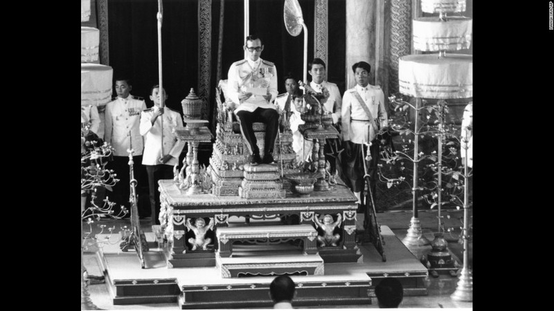 Cuộc đời nhà vua Thái Lan Bhumibol Adulyadej qua ảnh - ảnh 8