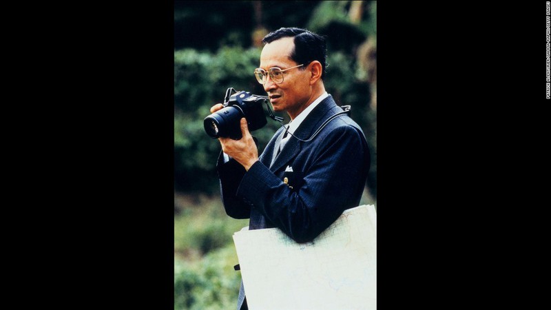 Cuộc đời nhà vua Thái Lan Bhumibol Adulyadej qua ảnh - ảnh 9