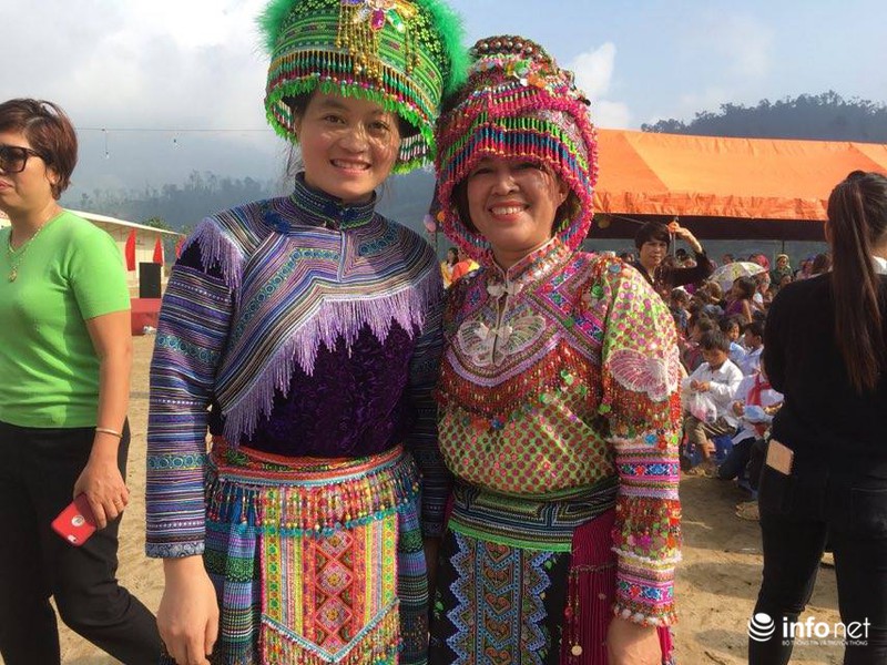 Những bông hoa của núi rừng trong ngày 20/11 - ảnh 1