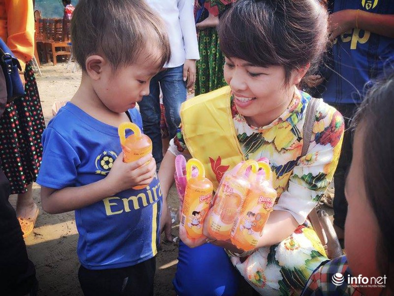 Những bông hoa của núi rừng trong ngày 20/11 - ảnh 11