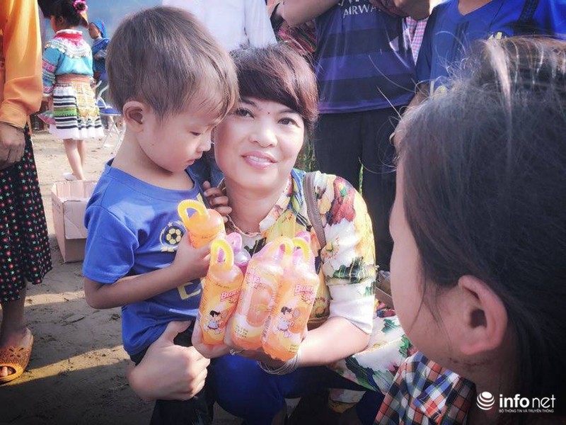 Những bông hoa của núi rừng trong ngày 20/11 - ảnh 9