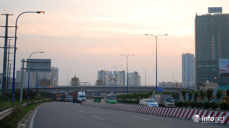 TP.HCM: Bật đèn đường quá sớm, TP lãng phí hàng trăm triệu mỗi ngày? - ảnh 4