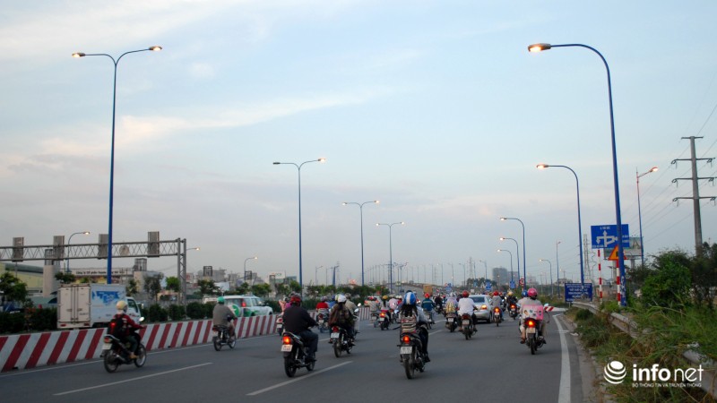 TP.HCM: Bật đèn đường quá sớm, TP lãng phí hàng trăm triệu mỗi ngày? - ảnh 7