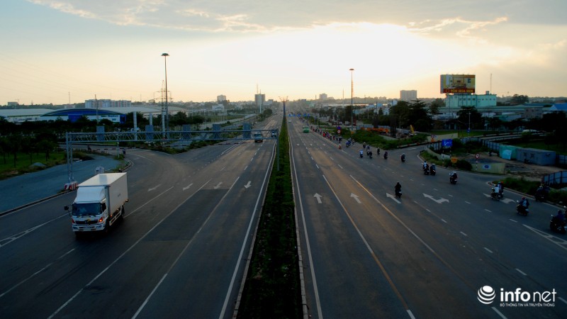 TP.HCM: Bật đèn đường quá sớm, TP lãng phí hàng trăm triệu mỗi ngày? - ảnh 1