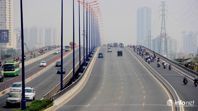 Nhìn người Sài Gòn đi xe trên xa lộ Hà Nội - ảnh 1