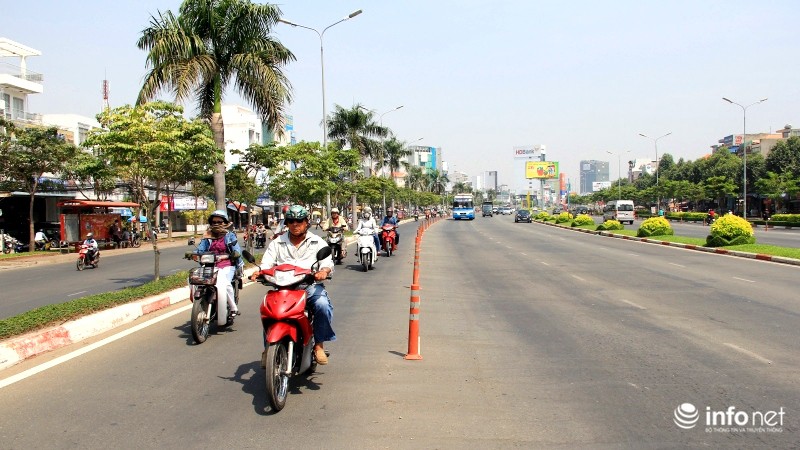 Nhìn người Sài Gòn đi xe trên xa lộ Hà Nội - ảnh 12