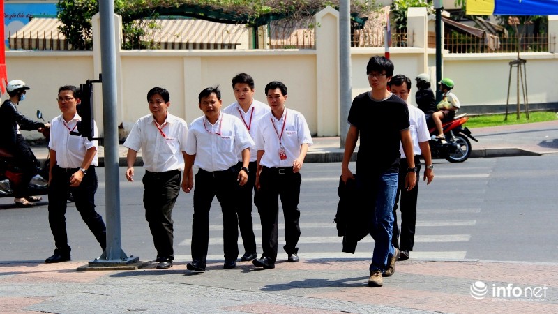 Nhìn người Sài Gòn đi xe trên xa lộ Hà Nội - ảnh 14