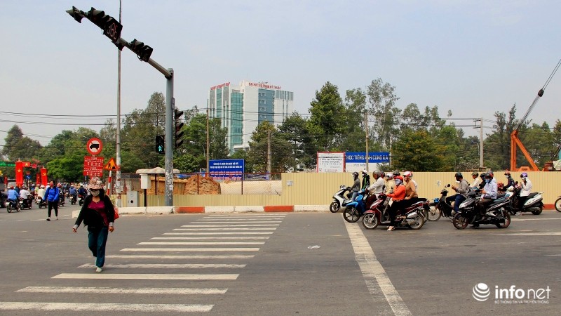 Nhìn người Sài Gòn đi xe trên xa lộ Hà Nội - ảnh 9