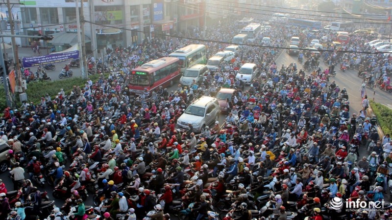 Người Sài Gòn có vượt đèn đỏ, lấn làn, băng ngang đường sai chỗ? - ảnh 12