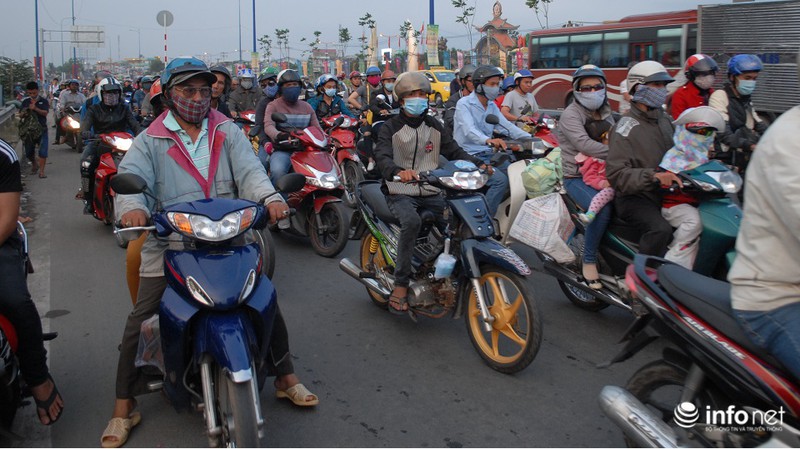 “Rồng rắn” trở lại Sài Gòn sau kỳ nghỉ dài - ảnh 11