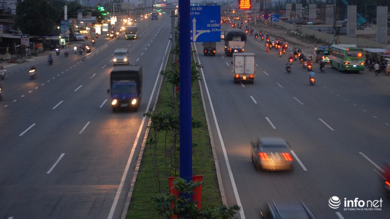 “Rồng rắn” trở lại Sài Gòn sau kỳ nghỉ dài - ảnh 14