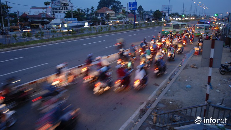 “Rồng rắn” trở lại Sài Gòn sau kỳ nghỉ dài - ảnh 12