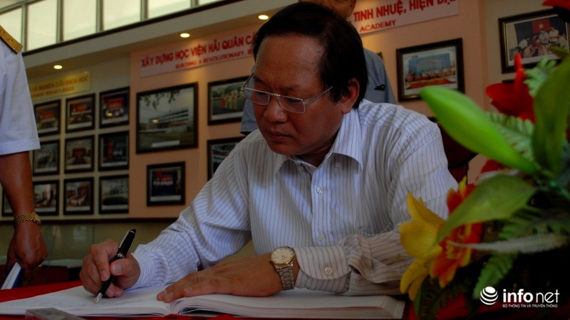 Trao tặng hơn 100 tài liệu khẳng định chủ quyền tại Hoàng Sa–Trường Sa - ảnh 10