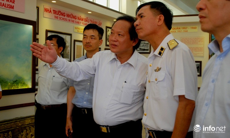 Trao tặng hơn 100 tài liệu khẳng định chủ quyền tại Hoàng Sa–Trường Sa - ảnh 9