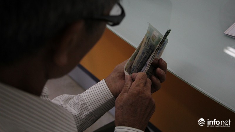 TP.HCM: Người dân hào hứng lĩnh lương lần đầu qua bưu điện - ảnh 5