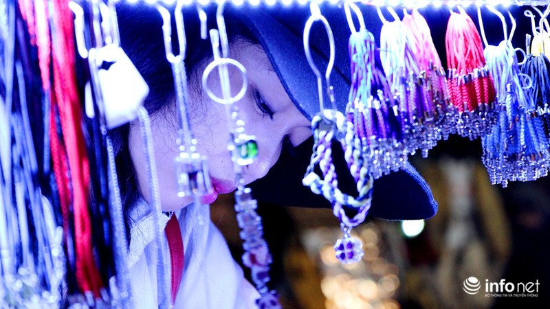 Chợ đêm đầy màu sắc ở