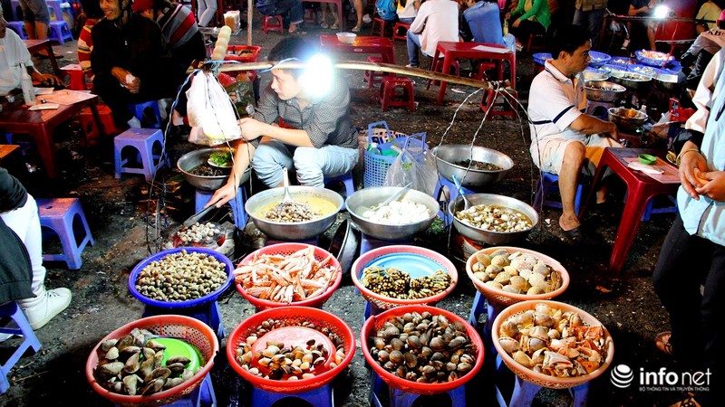 Chợ đêm đầy màu sắc ở