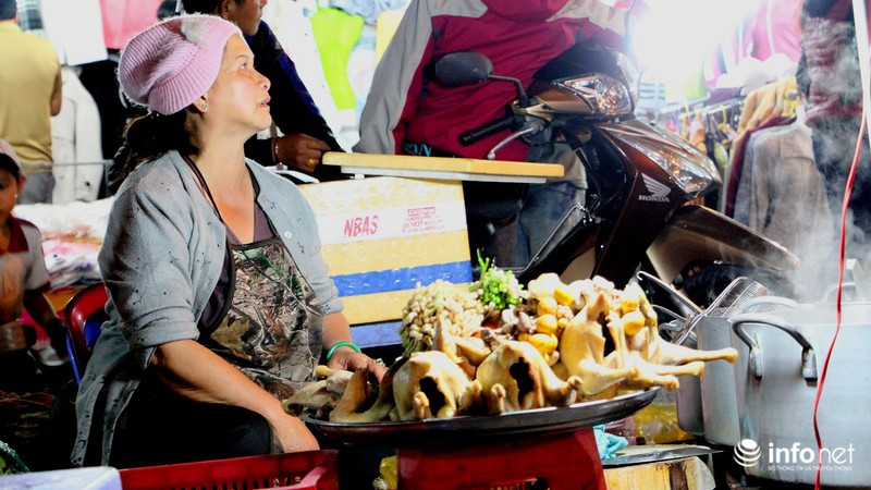 Chợ đêm đầy màu sắc ở