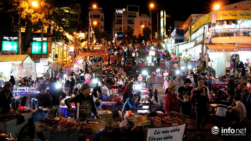 Chợ đêm đầy màu sắc ở