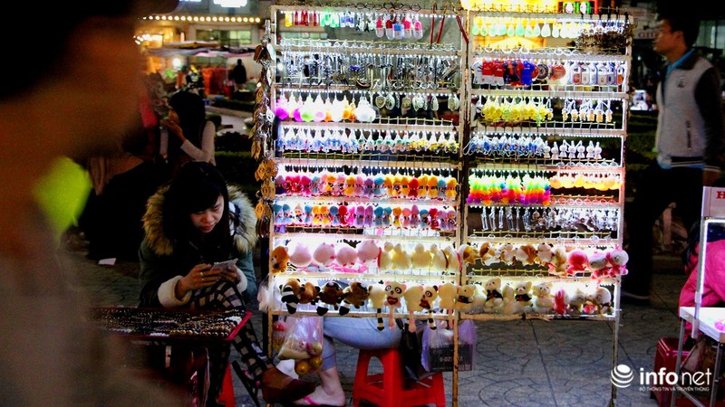 Chợ đêm đầy màu sắc ở