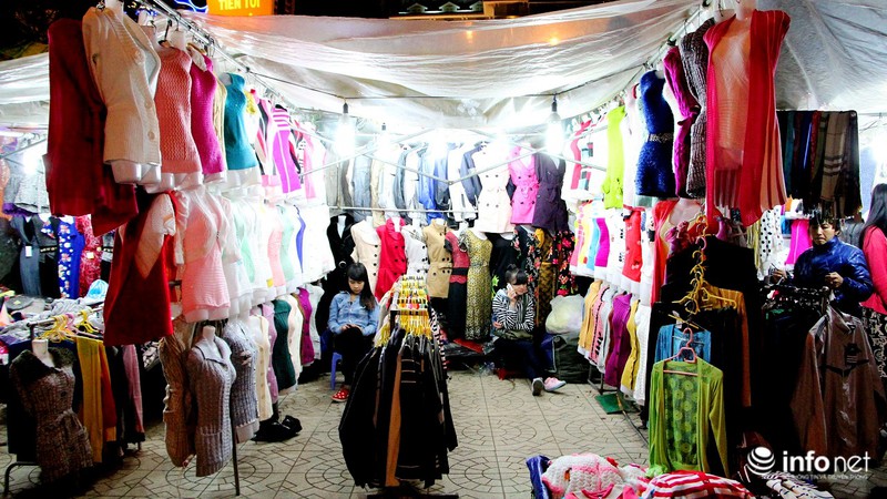 Chợ đêm đầy màu sắc ở