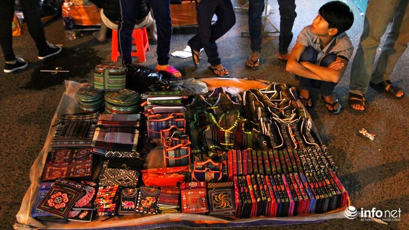 Chợ đêm đầy màu sắc ở