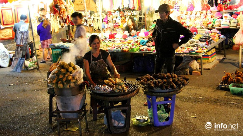 Chợ đêm đầy màu sắc ở